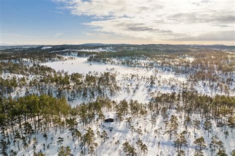 1970s Two-Bedroom Cabin with Terrace in Scenic Vennesla, Norway - Residaro