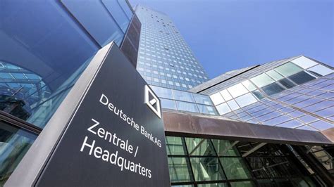 Deutsche Bank signals $30B risk to private credit