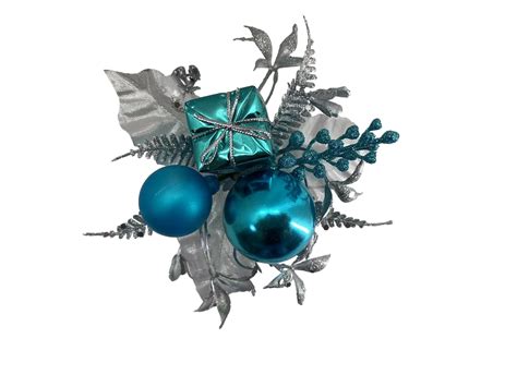 How to Choose the Best Christmas Picks Arrangements Wreaths for Your Home