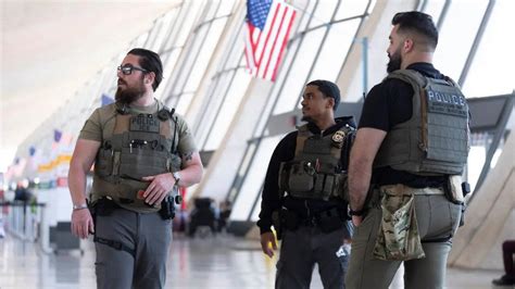 How much do ICE agents get paid compared to TSA workers? Salaries ...