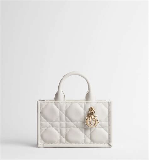 Mini Dior Book Tote Macrocannage Kalbsleder in Latte (21,5 x 13 x 7,5 cm) | DIOR