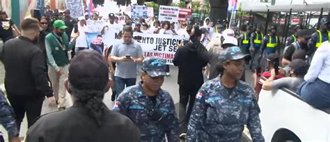 Familiares y sobrevivientes de la tragedia del Jet Set marchan en ...