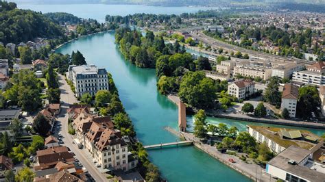 A river that shapes every corner of this town