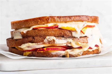 The 1-ingredient grilled cheese upgrade I'm making all summer