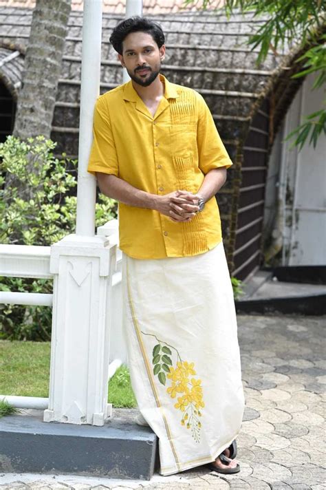 Offwhite Dhothi with Kanikonna Handpainted – Byhand