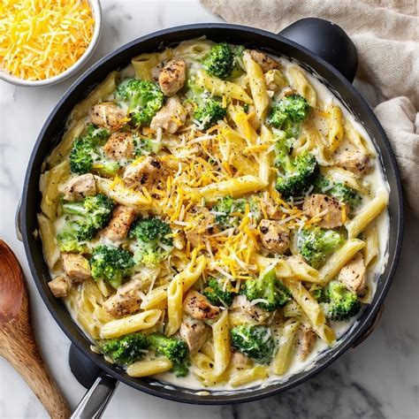 One-Pot Cheesy Broccoli and Chicken Pasta Recipe – CrispCharm