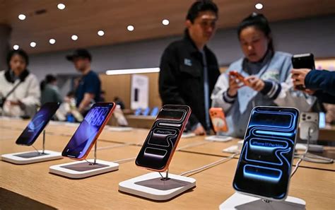 Apple shares slide on foldable iPhone delay fears, China ruling