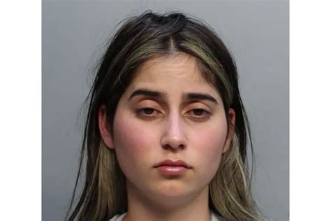 儿童虐待＋纵火指控！迈阿密女子被捕后，ICE同步启动拘留程序