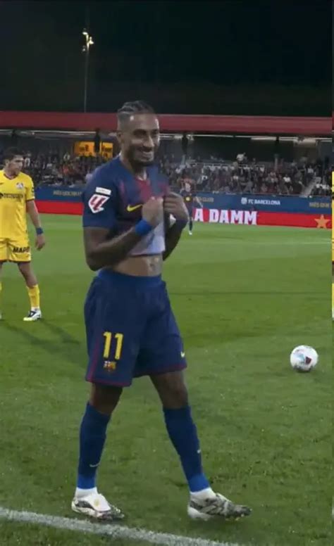 WATCH: Hansi Flick and Raphinha react to ridiculous 'time wasting' yellow card — Tribuna.com