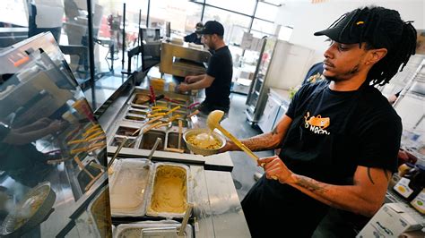 Roni's Mac Bar set for South Knoxville food hall Kern's, bakery expands