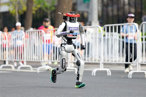Roboter in Peking: Erstmals schneller als Menschen im Marathon