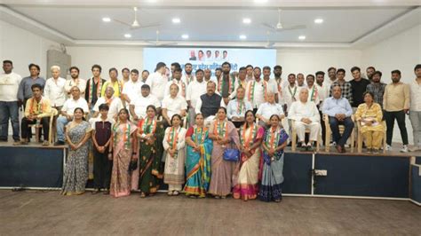 Mass exodus to Congress: Several BJP, Shiv Sena, VBA workers join party