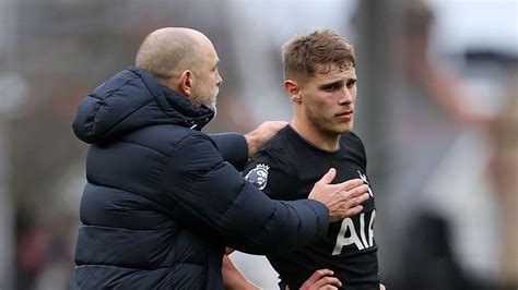 'Shrinking' Micky Van de Ven slammed & told why poor Tottenham form ...