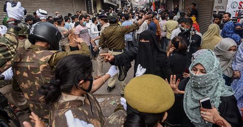 Amid lockdown, Delhi Police target and arrest anti-CAA protesters from ...