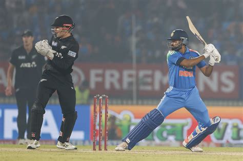 India halt NZ's winning run and eye series spoils