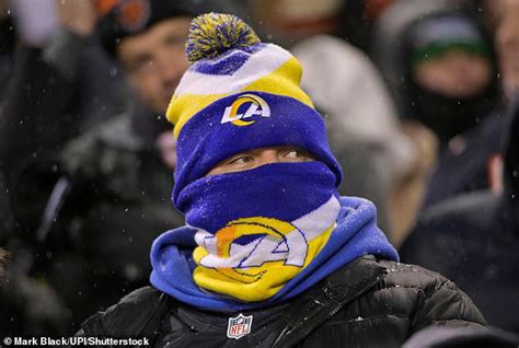 Extreme measures Rams players took to stay warm during ice-cold Bears ...
