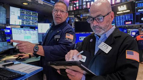 US stock market continues upward trend amid consumer economic concerns