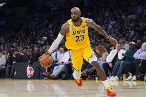 LeBron James logra 20 puntos y 10 asistencias en victoria de Lakers sin ...