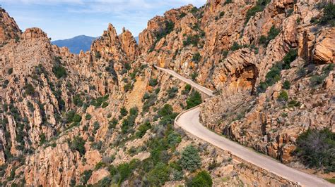 How do drivers navigate these narrow turns?