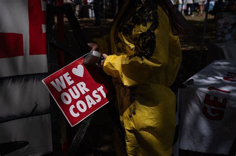 California's fight over pipeline tests state's right to push back against Washington during war