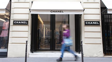 Mania on the Sales Floor at Chanel - The New York Times