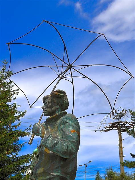 Andy Warhol: Der Zauberer der Pop Art und die Fabrik, die die Kunstwelt aufrüttelte