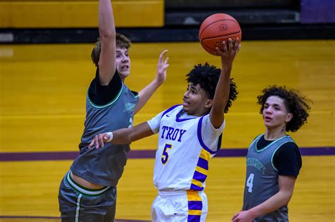 Arroyo brothers helping spark Troy basketball to terrific start