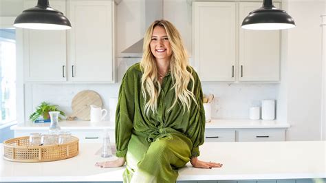 Ames real estate agent Elli Jennings shares the best of Iowa on TikTok