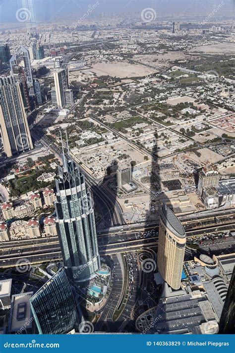 Roof View on Dubai from the 154th Floor of the Burj Khalifa Editorial ...