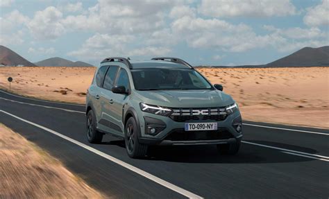 Dacia Jogger Jogger 1.6 Hybrid 140 5 posti Extreme : prezzo e scheda ...