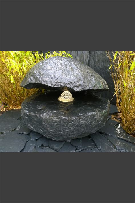 Basalt Auster Quellstein mit drehender Glaskugel - Kugeln - Specials ...