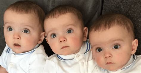 200萬分之一的機率！帶你一窺英國罕見「同卵三胞胎」的可愛萌樣♡