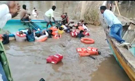 Video: TDP leaders' boat overturns during visit to flood-hit districts ...