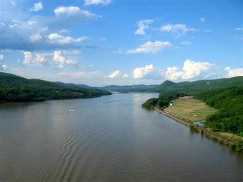 File:Hudson river from bear mountain bridge.jpg - Wikimedia Commons