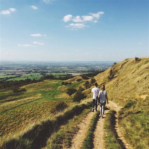 Person Walking Outside 的图像结果