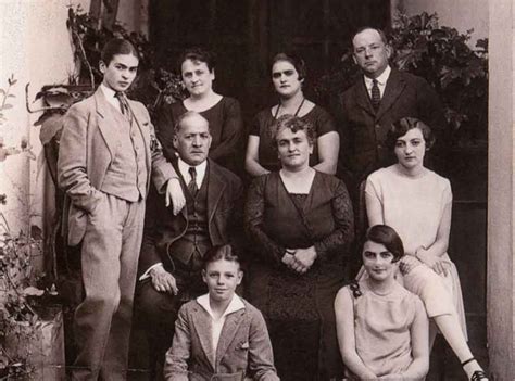 Maria Luisa Kahlo Carden: Background, Early Life, Parents, and Siblings ...