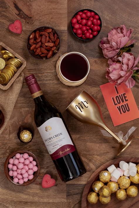 Gift Boxes Online in India - Unique Gift Hampers, Gift Company ...