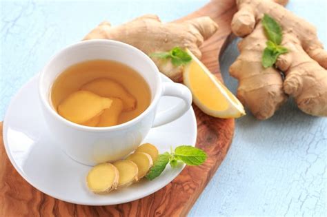 अदरक की चाय पीने के फायदे और नुकसान - Ginger Tea Benefits And Side ...