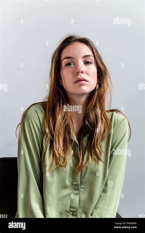 Interview Mid Shot 的图像结果