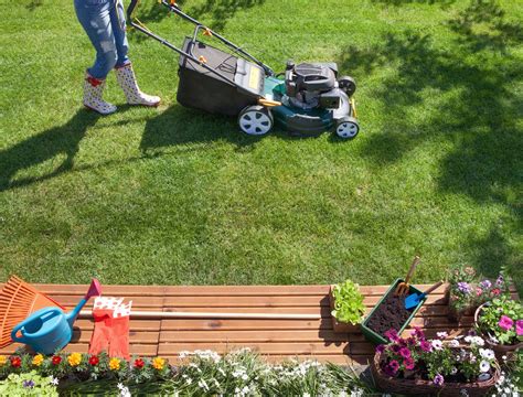 4 Tips for Safely Mowing a Wet Lawn