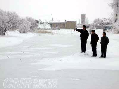 新疆伊犁遭遇雪灾和冰凌袭击 3万群众受灾[图]_新闻中心_新浪网