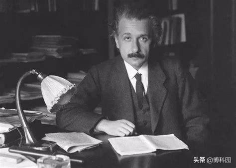 爱因斯坦传读后感2000字-读书笔记大全