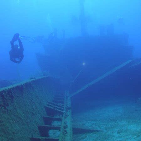 El Aquila Wreck Dive (Sandy Bay) - 2022 What to Know Before You Go ...