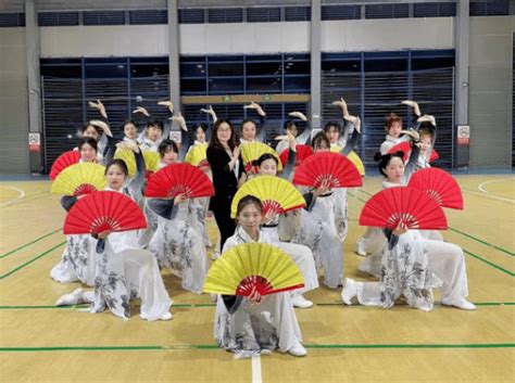 扇子舞实在太美，学会这几种队形更好看！