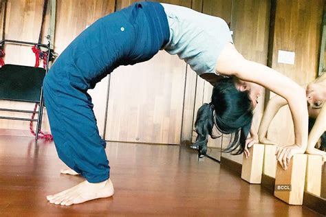 International Yoga Day 2022: From Malaika Arora to Kareena Kapoor ...