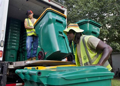 Waste Management Trash Cans 的图像结果