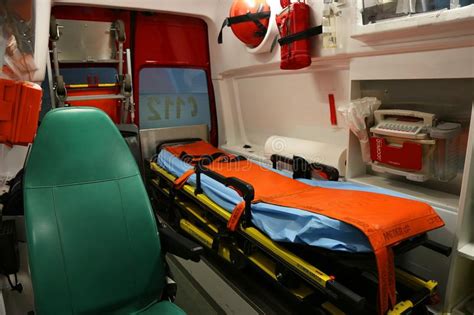 救护车内部细节-急救乘员组 编辑类库存图片. 图片 包括有 创伤, 死亡, 保险, 工具箱, 仓促, 汽车 - 104593469