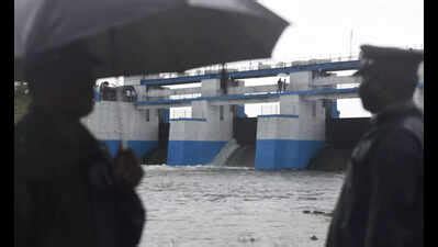 Release of water from Chennai’s Chembarambakkam and Red Hills lakes to ...