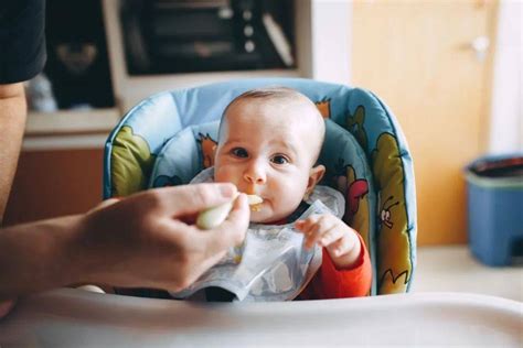 如何添加宝宝辅食？你以前的认知可能都不准确！_婴儿_孩子_食物