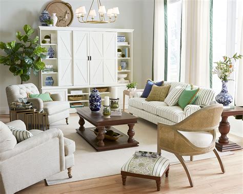 Neutral Living Room: How to Add Color to Your Space